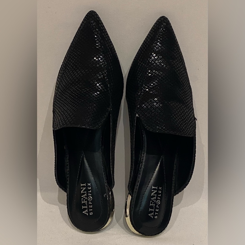 Alfani Women’s Serrise Faux Snake Skin Black Pointed
Toe Flat Mules Size 6.5M - Picture 10 of 13